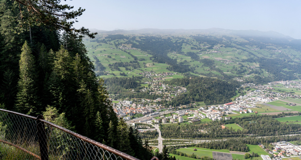 Aussicht auf Thusis vom Aussichtspunkt Crap Carschenna Aussicht auf Thusis vom Aussichtspunkt Crap Carschenna