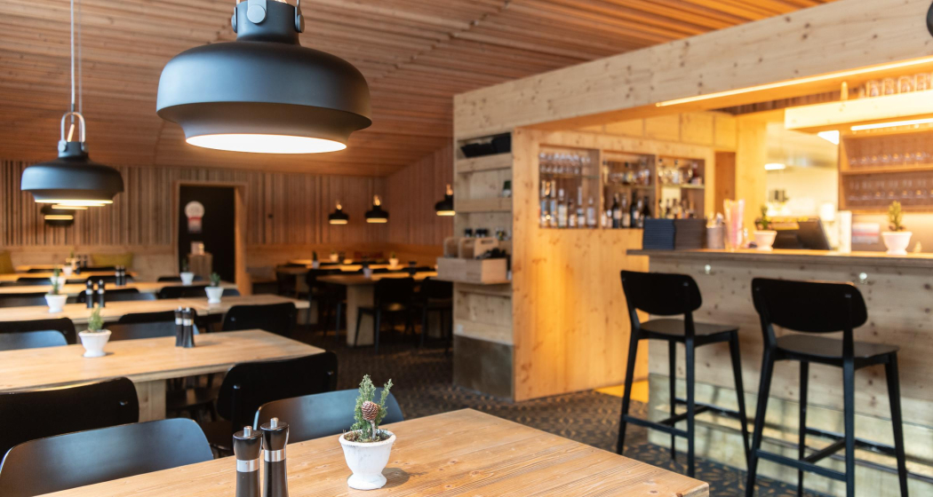 Portal Innenansicht mit Bar Portal Innenansicht mit Bar