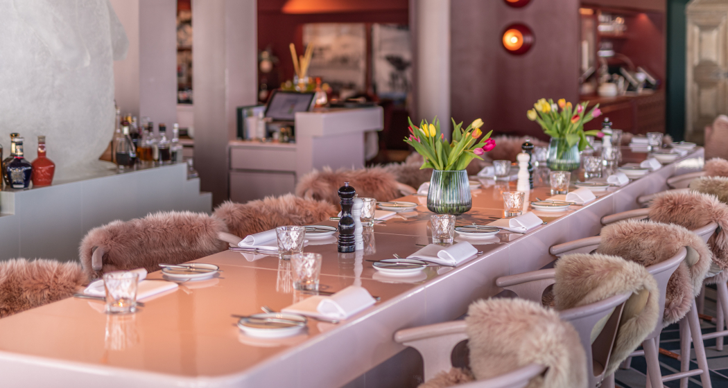 White Marmot (oua_90944230_image) White Marmot (oua_90944230_image)