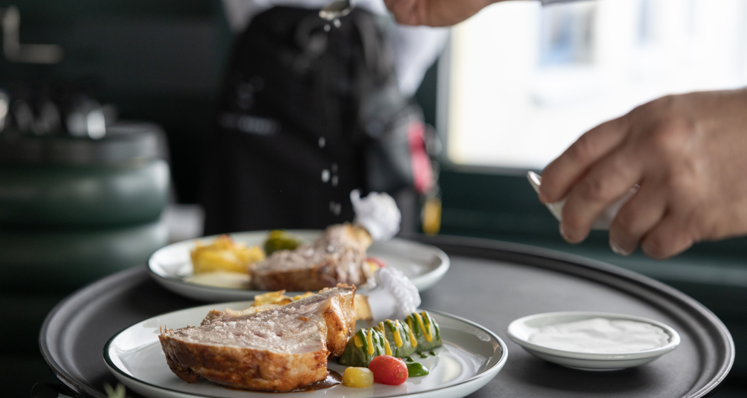 White Marmot (oua_90944231_image) White Marmot (oua_90944231_image)