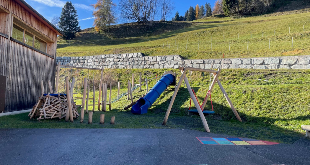 Spielplatz Schulhaus Sarn Spielplatz Schulhaus Sarn