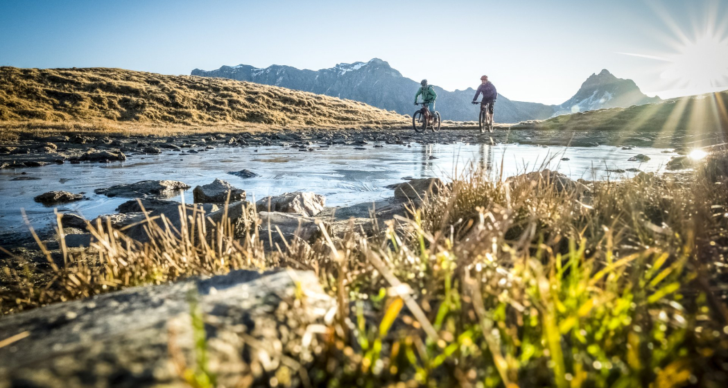 Die letzen Meter vor dem Tomülpass liegen noch vor dir. Die letzen Meter vor dem Tomülpass liegen noch vor dir.