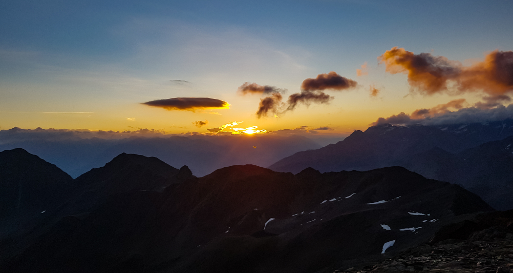 Sonnenaufgang auf der Rötlspitz (3026 m ü. M.) (gdl_864631262_image) Sonnenaufgang auf der Rötlspitz (3026 m ü. M.) (gdl_864631262_image)