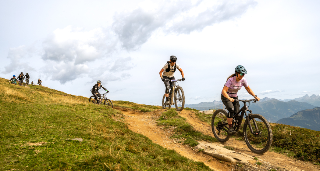 Twins Women's Bike Camp Trail (gdl_865182849_image) Twins Women's Bike Camp Trail (gdl_865182849_image)