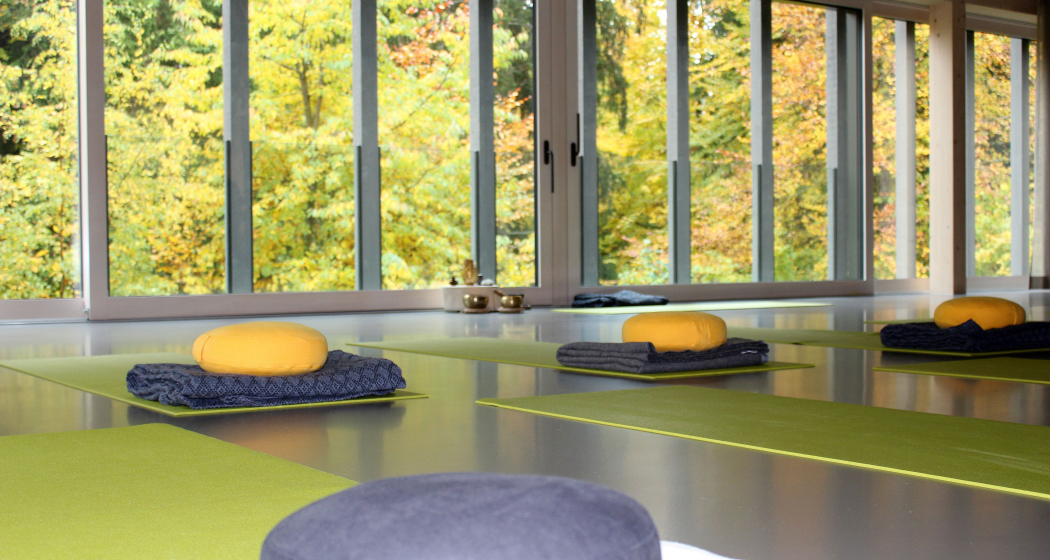 Yoga und die Kraft des Schweigens im ****Wellness Hotel Schweizerhof Flims (gdl_871074833_image) Yoga und die Kraft des Schweigens im ****Wellness Hotel Schweizerhof Flims (gdl_871074833_image)