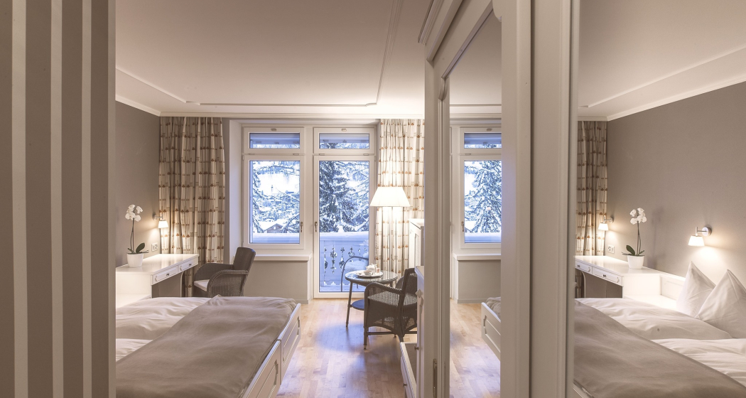 Yoga und die Kraft des Schweigens im ****Wellness Hotel Schweizerhof Flims (gdl_871074834_image) Yoga und die Kraft des Schweigens im ****Wellness Hotel Schweizerhof Flims (gdl_871074834_image)
