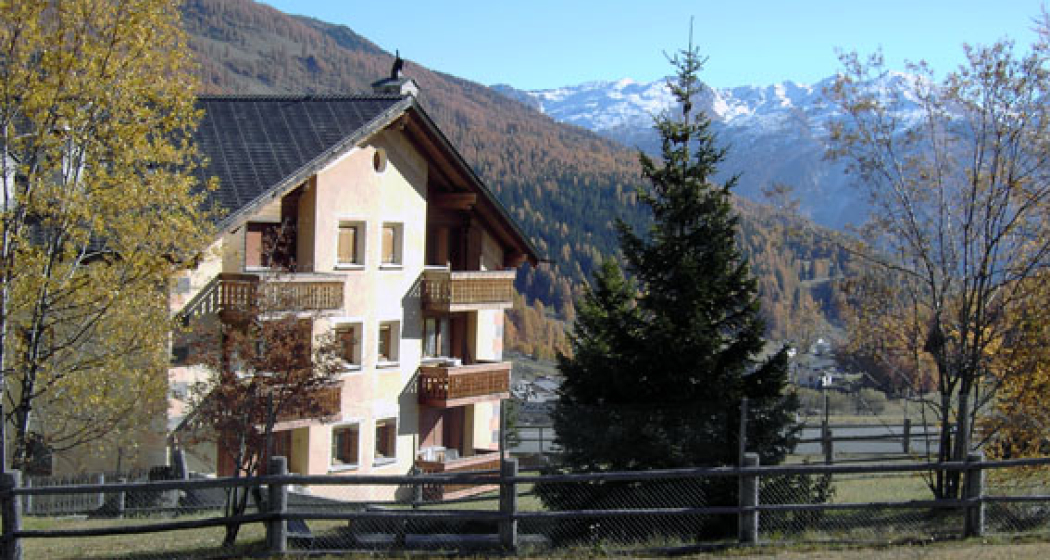 Haus mit Blick Richtung Ortler Haus mit Blick Richtung Ortler