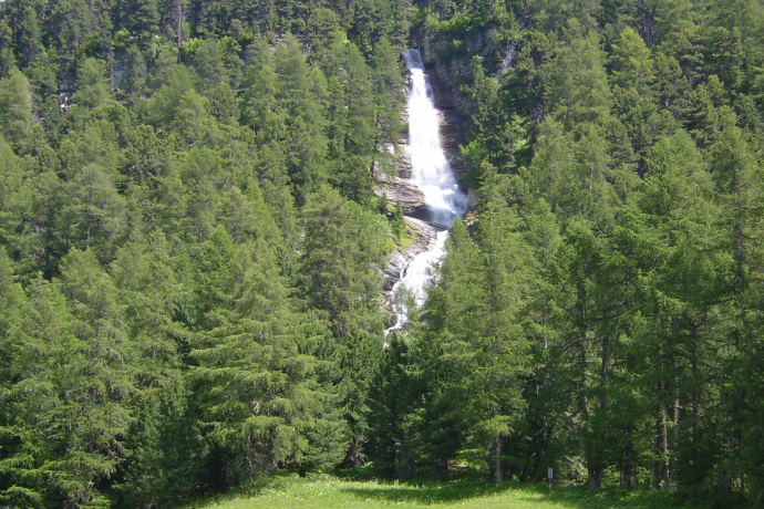 Waterfall in Surlej (oua_35345795_image) Waterfall in Surlej (oua_35345795_image)