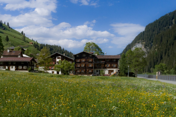 Long hike on the Alpine passes trail from Duvin to Safien Platz via Güner Lückli (oua_55225593_image) Long hike on the Alpine passes trail from Duvin to Safien Platz via Güner Lückli (oua_55225593_image)