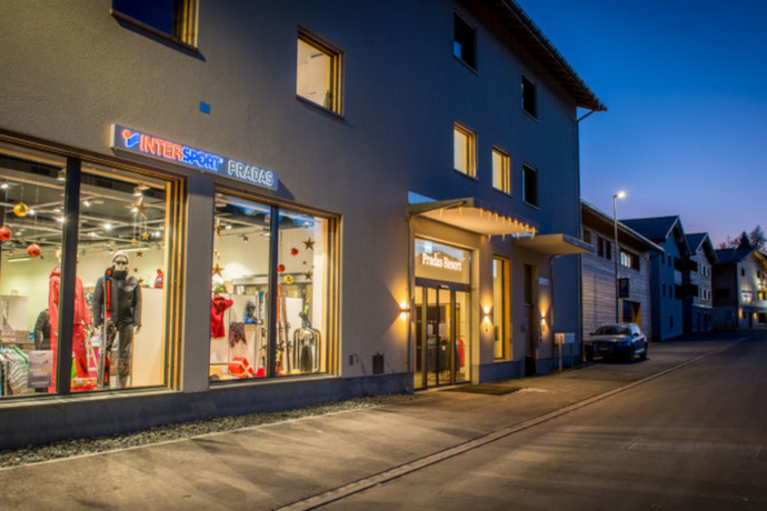 Das Foto zeigt den Eingang beim Intersport Pradas Das Foto zeigt den Eingang beim Intersport Pradas
