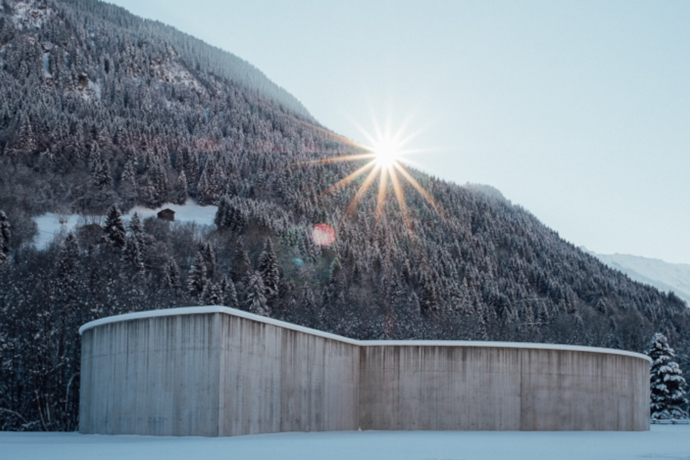 Das Foto zeigt die Skulptur Ogna in Trun Das Foto zeigt die Skulptur Ogna in Trun