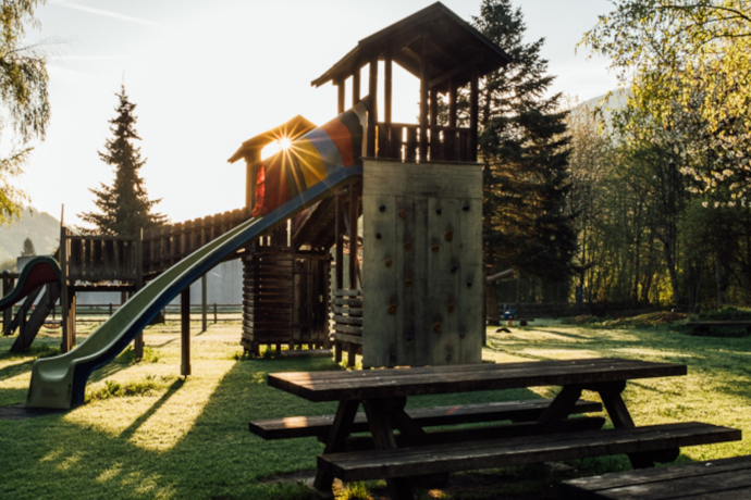 Das Foto zeigt den Spielplatz in Trun Das Foto zeigt den Spielplatz in Trun