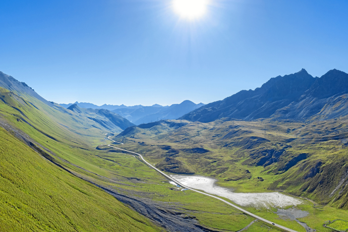 Scenic hiking round trip around Albulapass (oua_88759693_image) Scenic hiking round trip around Albulapass (oua_88759693_image)